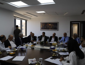 مركز الأبحاث الفلسطيني يعقد طاولة مستديرة حول &ldquo;أزمة المقاصة&rdquo; وتوصيات لتجاوز التبعية المالية