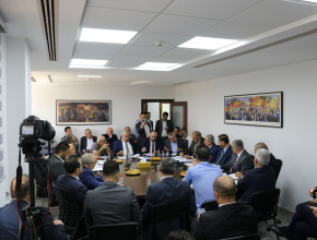 مركز الأبحاث الفلسطيني يرعى نقاشًا موسعًا حول أزمة فائض الشيكل والحلول المقترحة