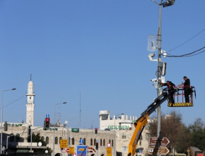 ترجمات: إسرائيل تصعد من عمليات المراقبة بتطبيقات التعرف على الوجه في الضفة الغربية