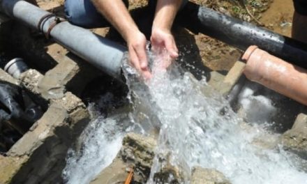 السيطرة الصهيونية على المياه  في فلسطين