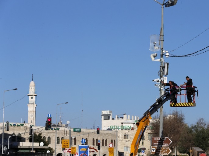 ترجمات: إسرائيل تصعد من عمليات المراقبة بتطبيقات التعرف على الوجه في الضفة الغربية